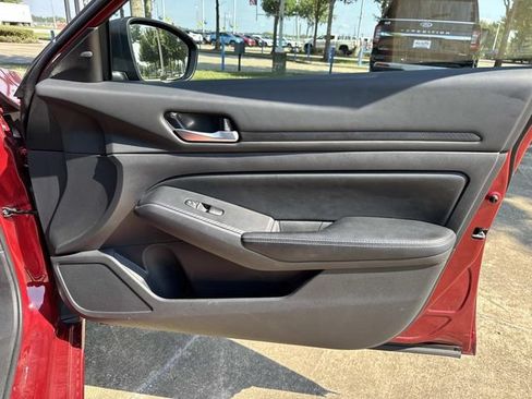 Used 2025 Nissan Altima 2.5 SV FWD image 18