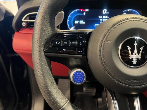 Used 2024 Maserati Grecale Trofeo image 14