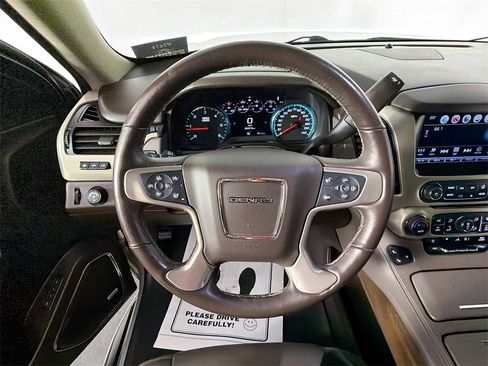 Used 2018 GMC Yukon XL Denali image 11