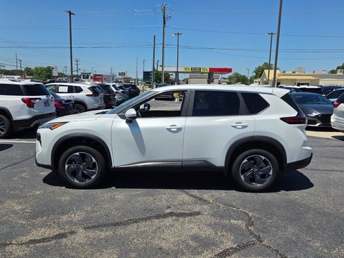 Used 2025 Nissan Rogue SV FWD image 4