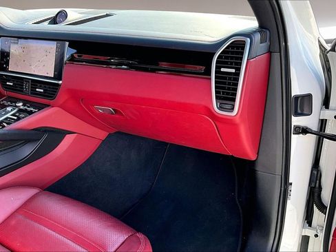 Used 2022 Porsche Cayenne image 24