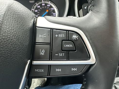 Used 2022 Toyota Highlander XLE AWD/4WD image 37