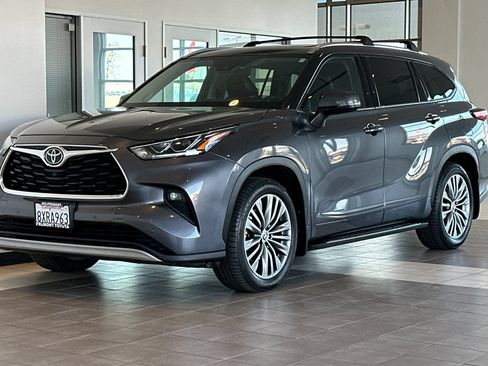 Certified 2021 Toyota Highlander Platinum AWD/4WD image 8