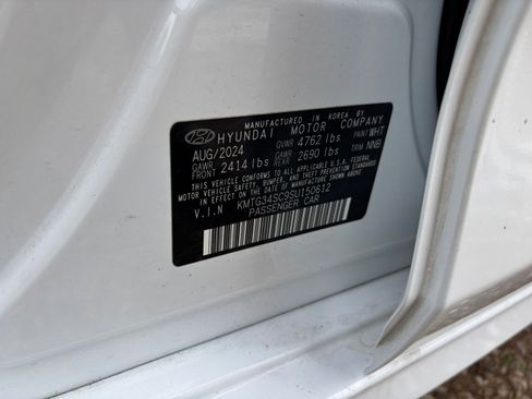 Used 2025 Genesis G70 2.5T image 30