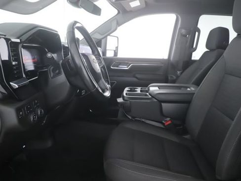 Used 2024 Chevrolet Silverado 2500 LT w/ Convenience Package image 16