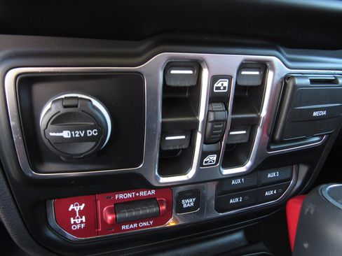 Used 2023 Jeep Wrangler Unlimited Rubicon 4xe AWD/4WD image 21