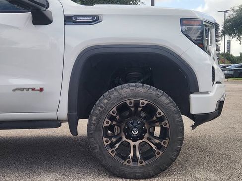 Used 2022 GMC Sierra 1500 AT4 w/ AT4 Premium Package AWD/4WD image 9
