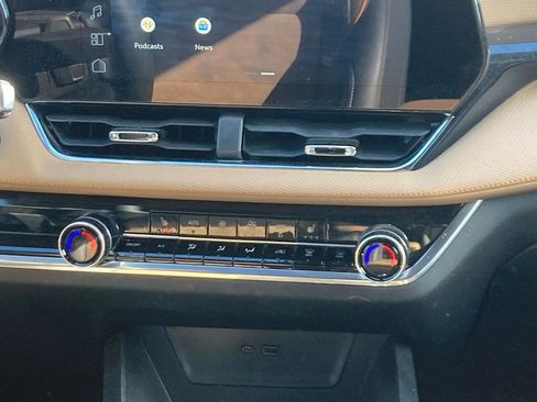 Used 2025 Chevrolet Equinox ACTIV w/ Safety and Technology Package image 18