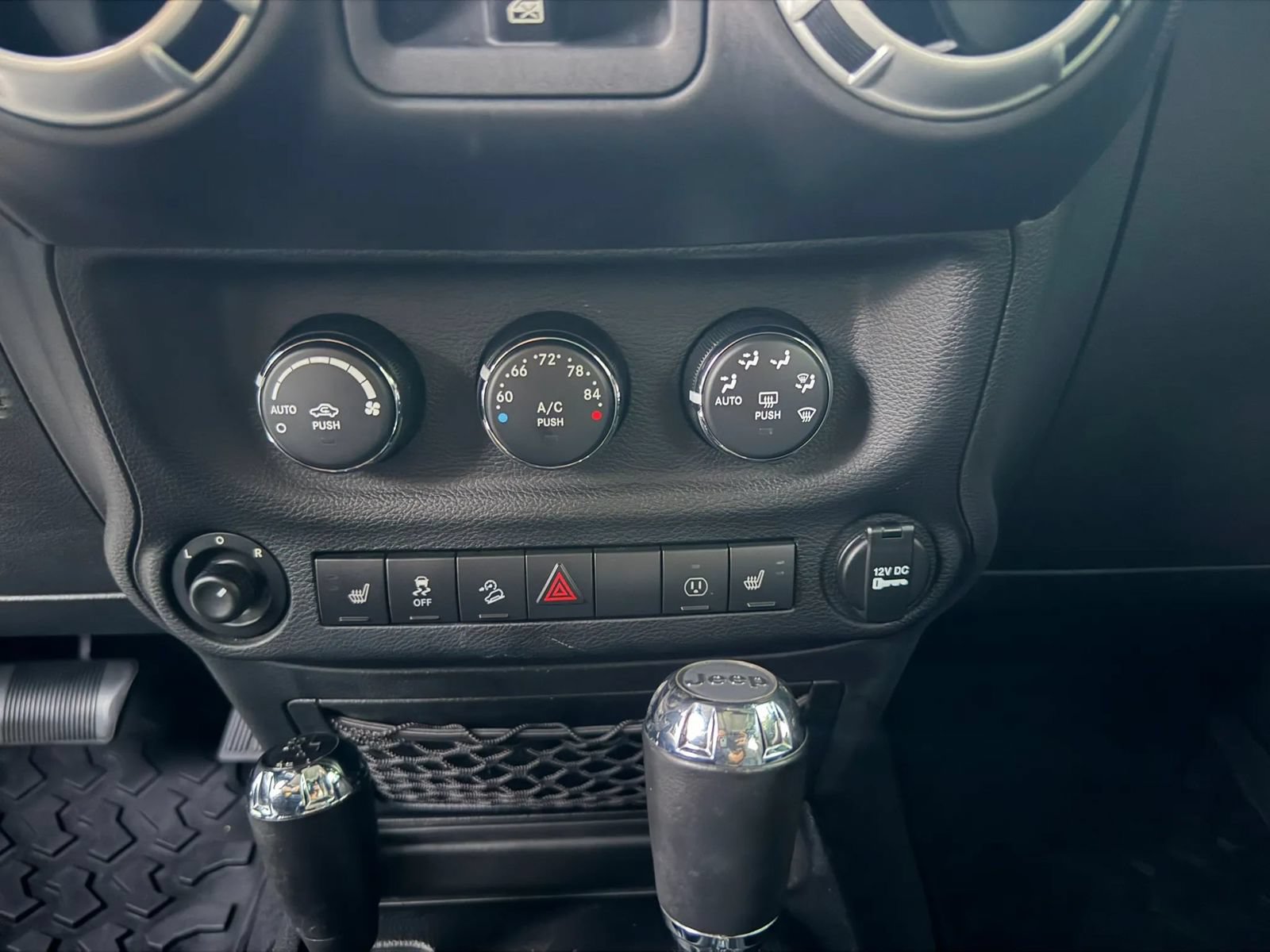 Used 2014 Jeep Wrangler Unlimited Sahara w/ Connectivity Group AWD/4WD image 23