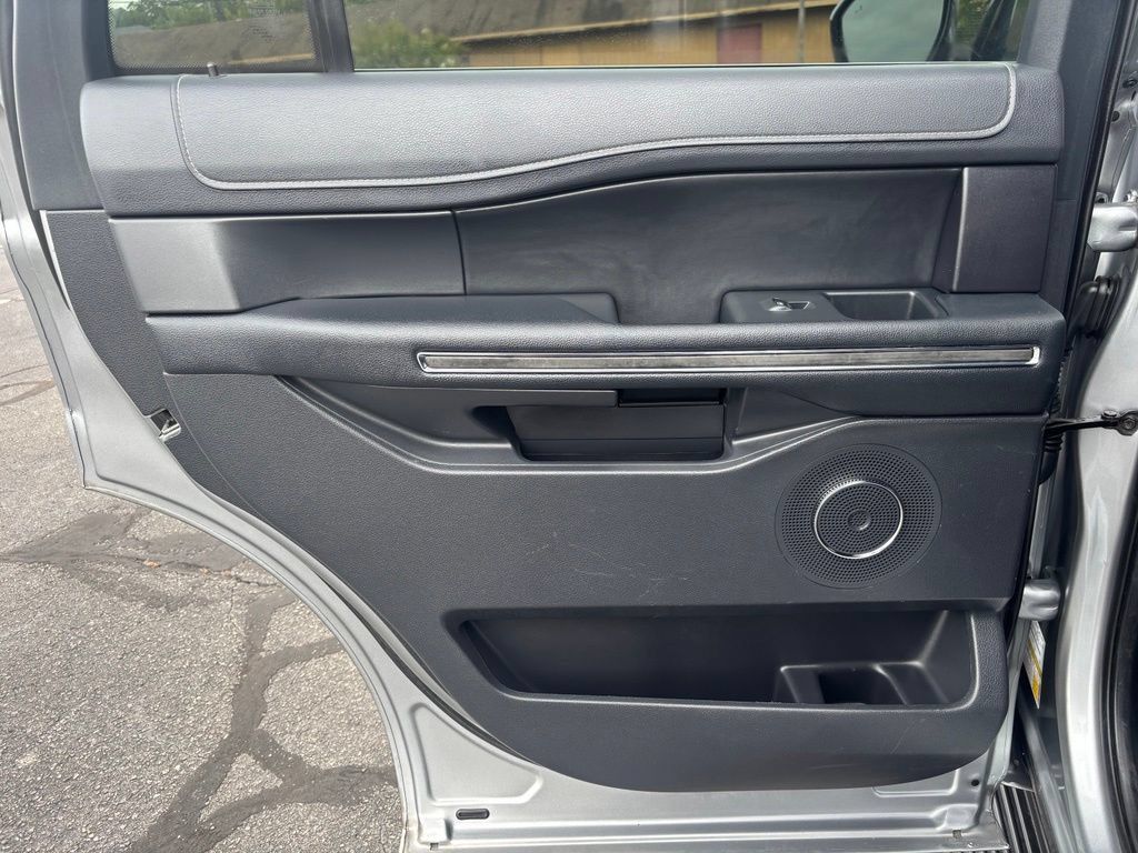 Used 2024 Ford Expedition XLT AWD/4WD image 19