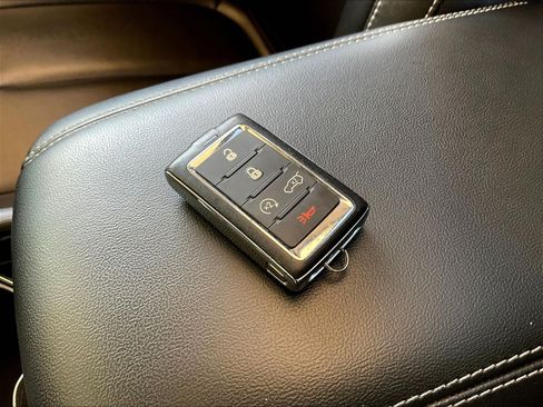 Used 2023 Jeep Grand Cherokee L Limited AWD/4WD image 33