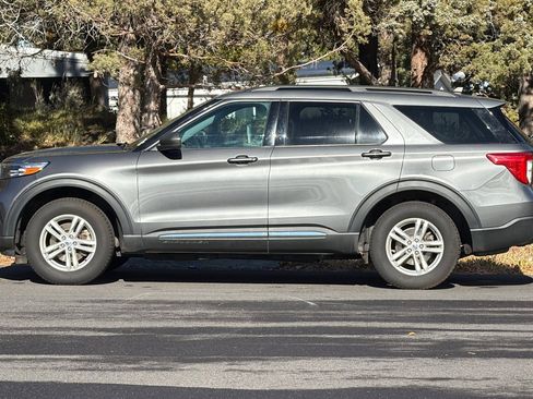 Used 2023 Ford Explorer XLT image 7