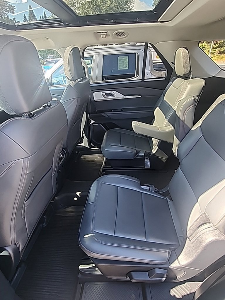 Used 2025 Ford Explorer Active w/ Active Comfort Package AWD/4WD image 11