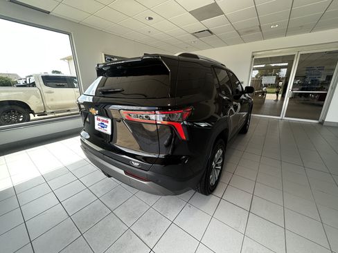 Used 2026 Chevrolet Equinox LT w/ Convenience Package II FWD image 8