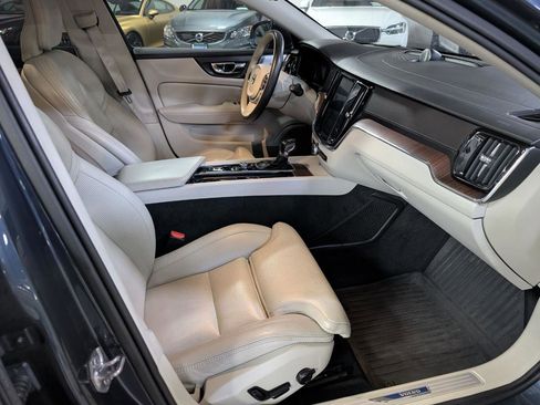 Used 2019 Volvo V60 T6 Inscription image 17