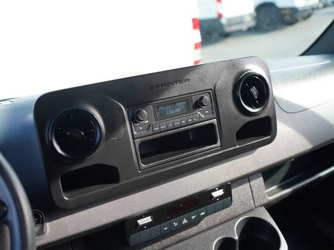 Used 2023 Mercedes-Benz Sprinter 2500 image 21