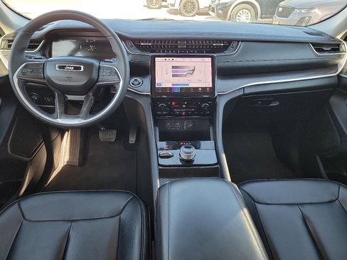 Used 2024 Jeep Grand Cherokee Limited image 9