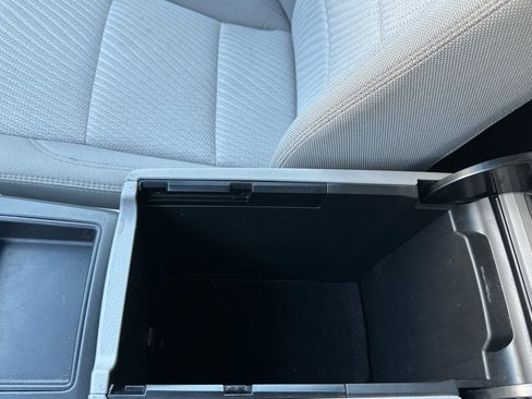 Used 2017 Toyota Camry LE FWD image 30