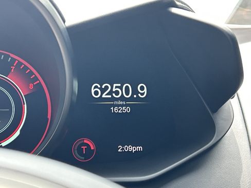 Used 2023 Aston Martin V8 Vantage Coupe RWD image 25