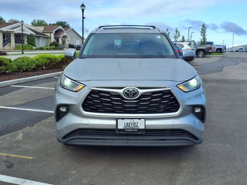 Used 2022 Toyota Highlander XLE AWD/4WD image 34