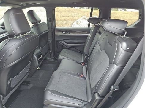 New 2026 Jeep Grand Cherokee L 4WD image 15