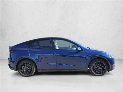 Used 2024 Tesla Model Y 2WD image 4