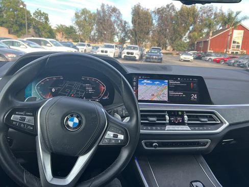 Used 2022 BMW X5 xDrive40i w/ Parking Assistance Package image 17