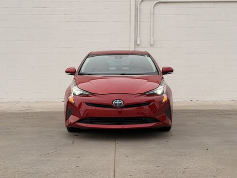 Used 2017 Toyota Prius Two image 2