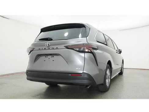 New 2026 Toyota Sienna XLE image 24