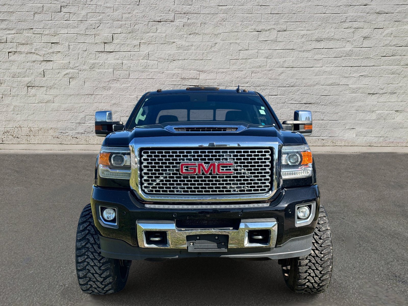 Used 2017 GMC Sierra 2500 Denali w/ Duramax Plus Package AWD/4WD image 6
