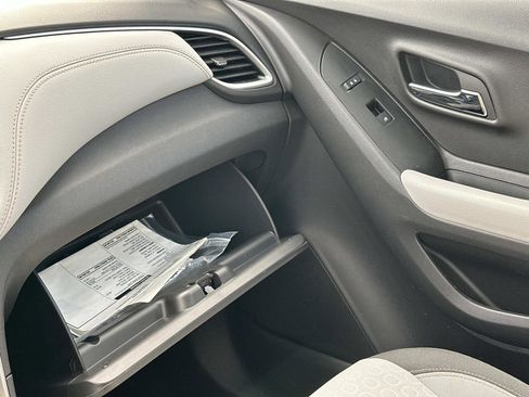 Certified 2022 Chevrolet Trax LS w/ Tint and Cruise Package image 32