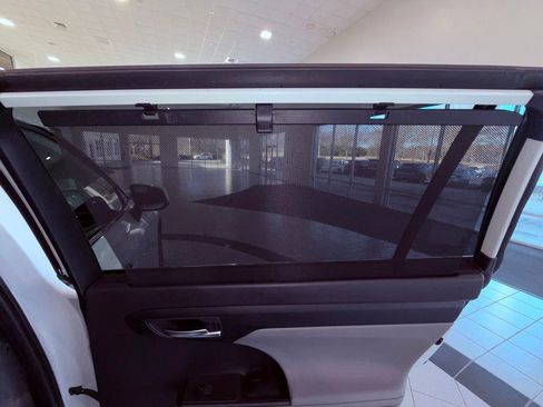 Used 2020 Toyota Highlander XLE image 12