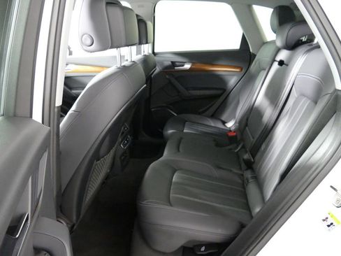Certified 2023 Audi Q5 2.0T Premium w/ Convenience Package AWD/4WD image 4