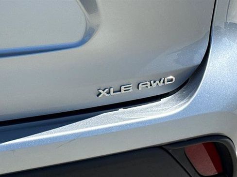 Used 2024 Toyota Highlander XLE AWD/4WD image 31