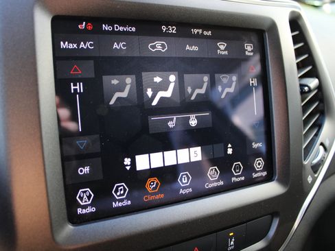 Used 2022 Jeep Cherokee Trailhawk image 29