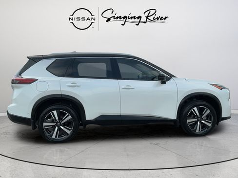 Certified 2025 Nissan Rogue SL w/ SL Premium Package FWD image 8