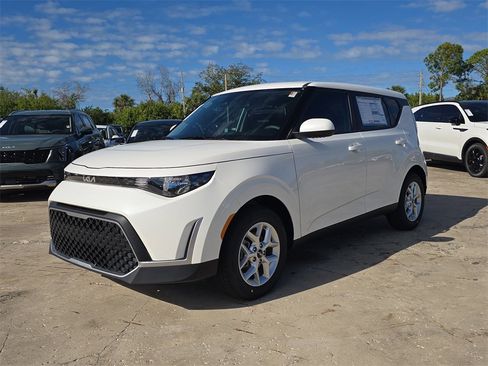 New 2025 Kia Soul LX image 4