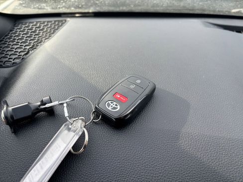 Used 2025 Toyota 4Runner TRD Off-Road image 21