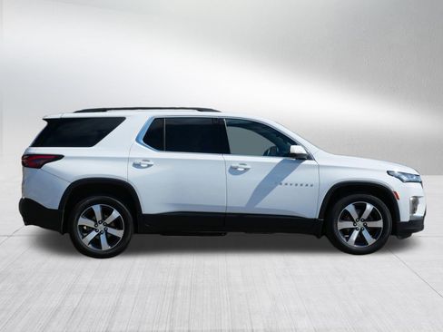 Used 2023 Chevrolet Traverse LT w/ LT Premium Package AWD/4WD image 7