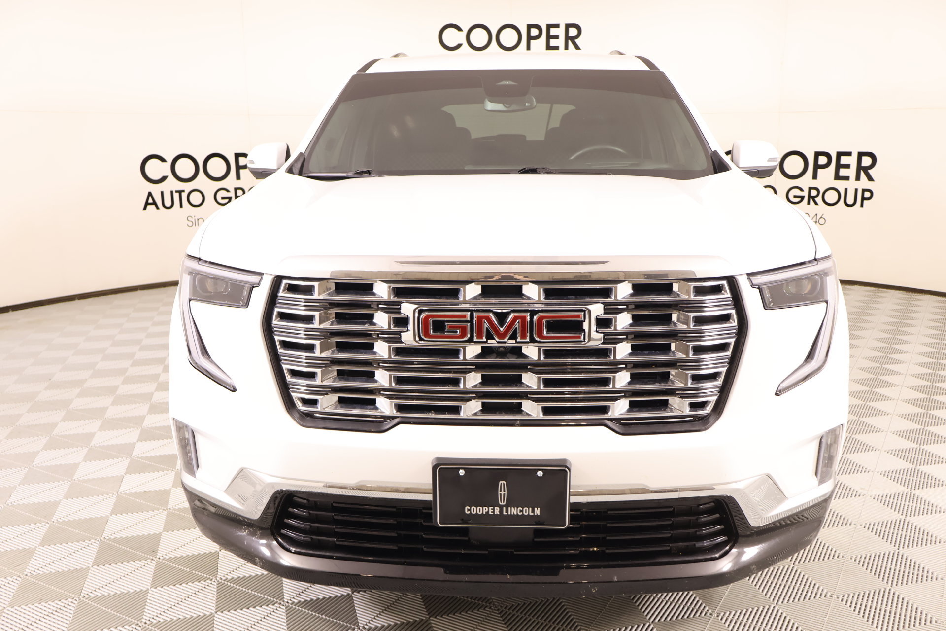 Used 2025 GMC Acadia Denali FWD image 9