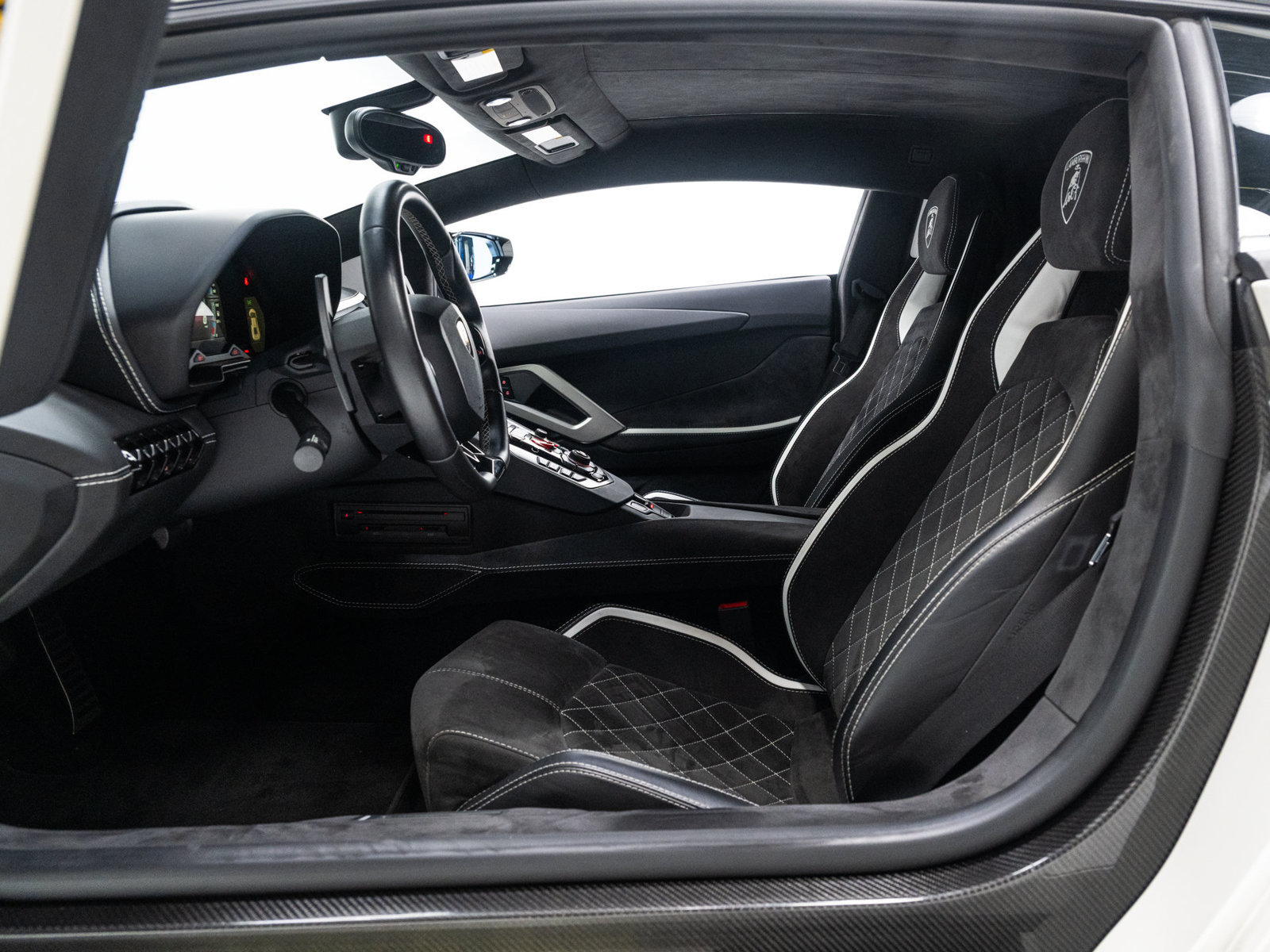 Used 2018 Lamborghini Aventador S AWD/4WD image 33