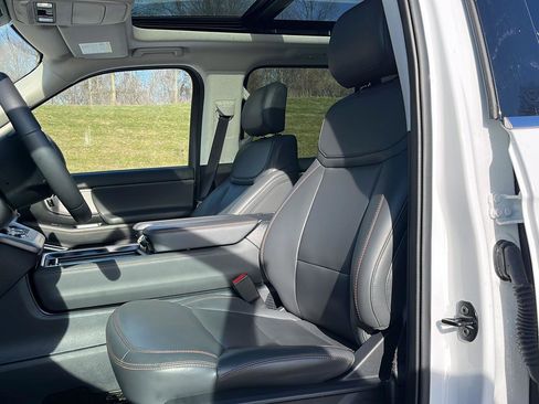 Used 2025 Ford Expedition Active image 11