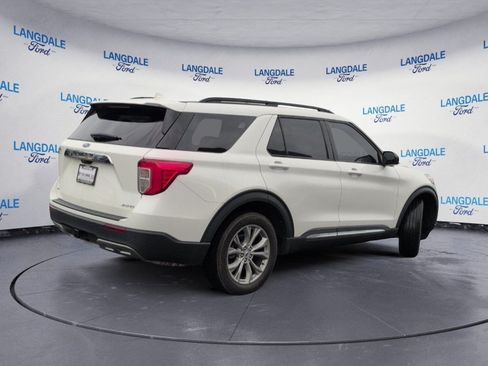 Used 2023 Ford Explorer XLT w/ Equipment Group 202A AWD/4WD image 4