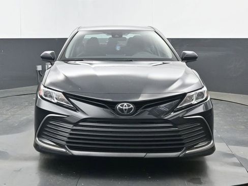 Used 2023 Toyota Camry LE image 5