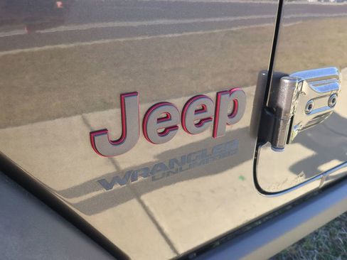 Used 2018 Jeep Wrangler Unlimited Rubicon image 13