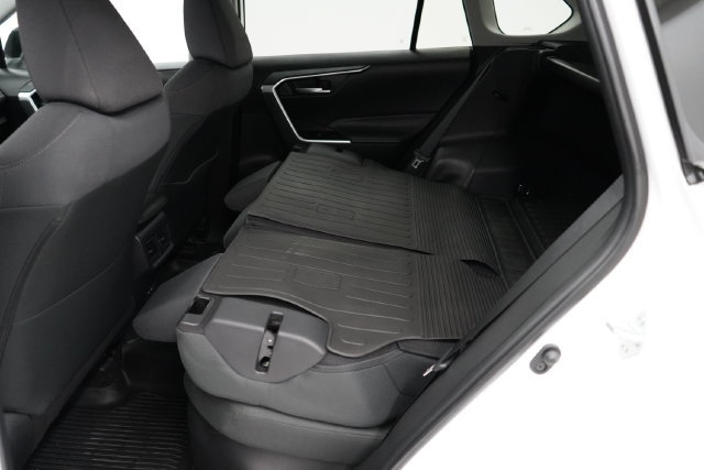 Used 2025 Toyota RAV4 XLE AWD/4WD image 37