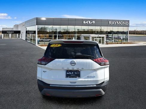 Used 2023 Nissan Rogue SV w/ SV Premium Package AWD/4WD image 4