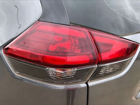 Used 2019 Nissan Rogue S FWD image 26