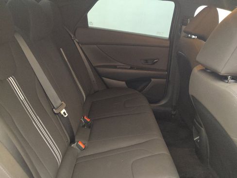 Used 2025 Hyundai Elantra Sport FWD image 19