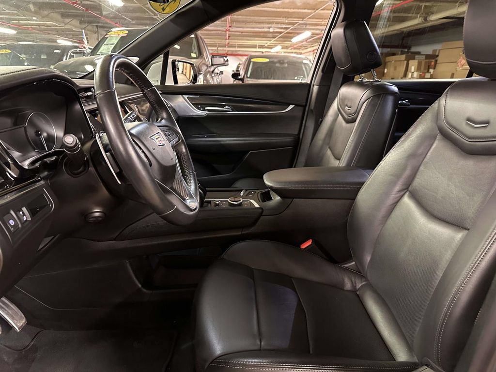Used 2023 Cadillac XT6 Sport w/ LPO, ONYX Package AWD/4WD image 15